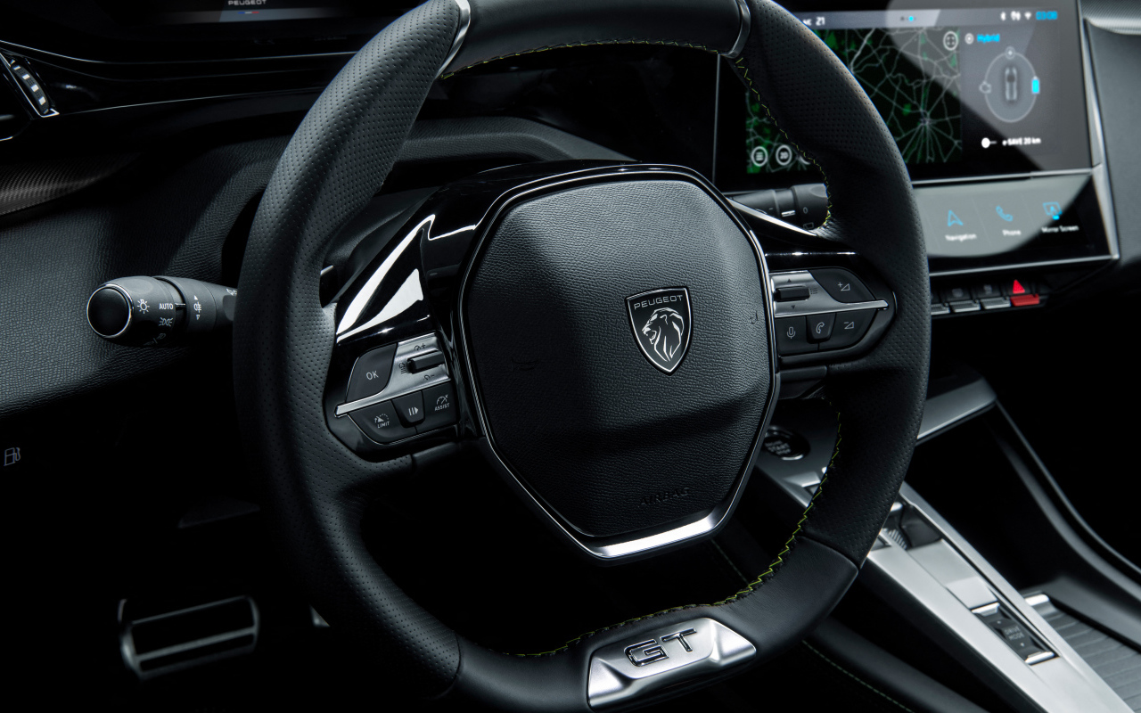 Черный кожаный руль автомобиля Peugeot 308, 2021 года