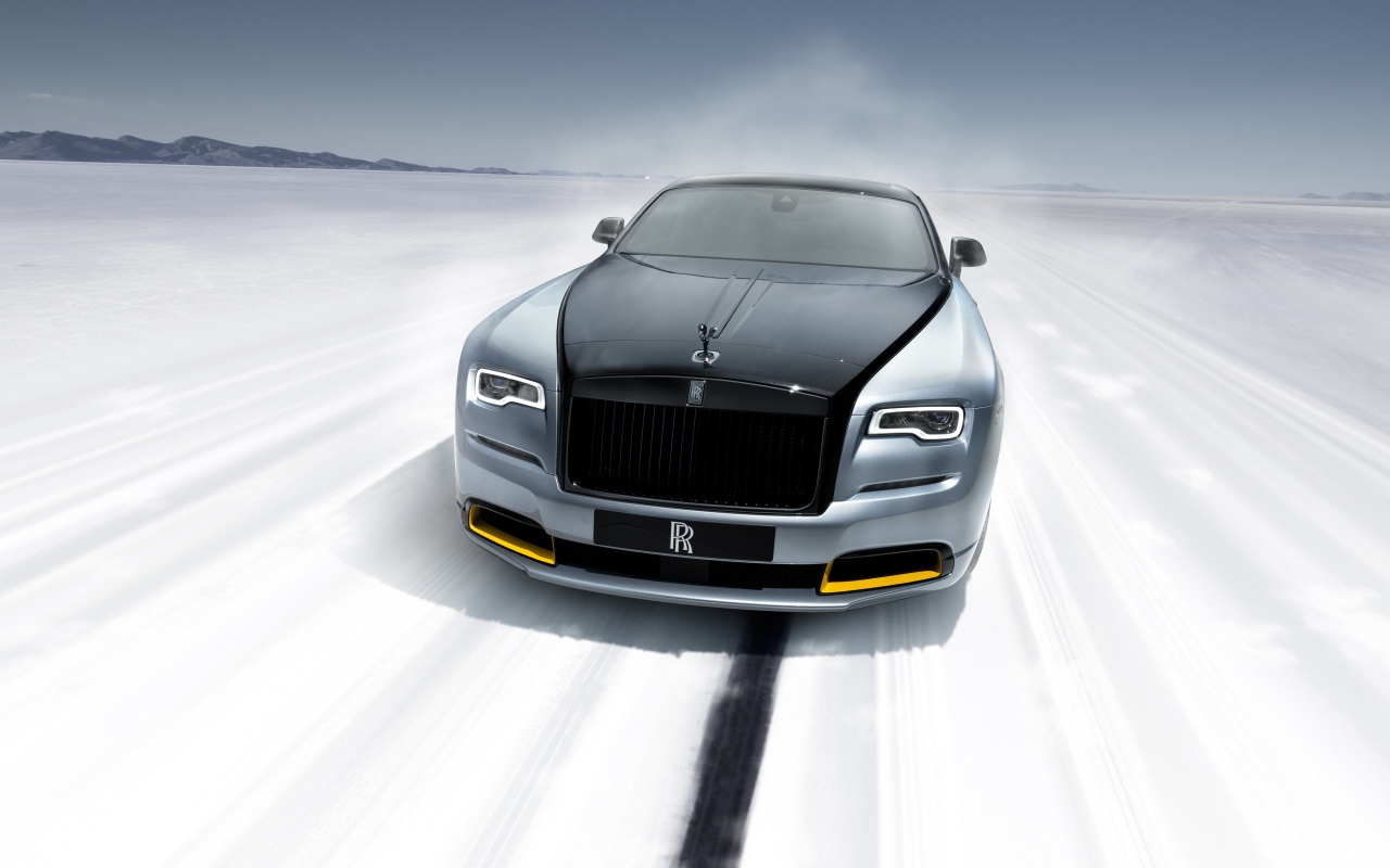 Дорогой автомобиль  Rolls-Royce Dawn, 2021 года на  трассе