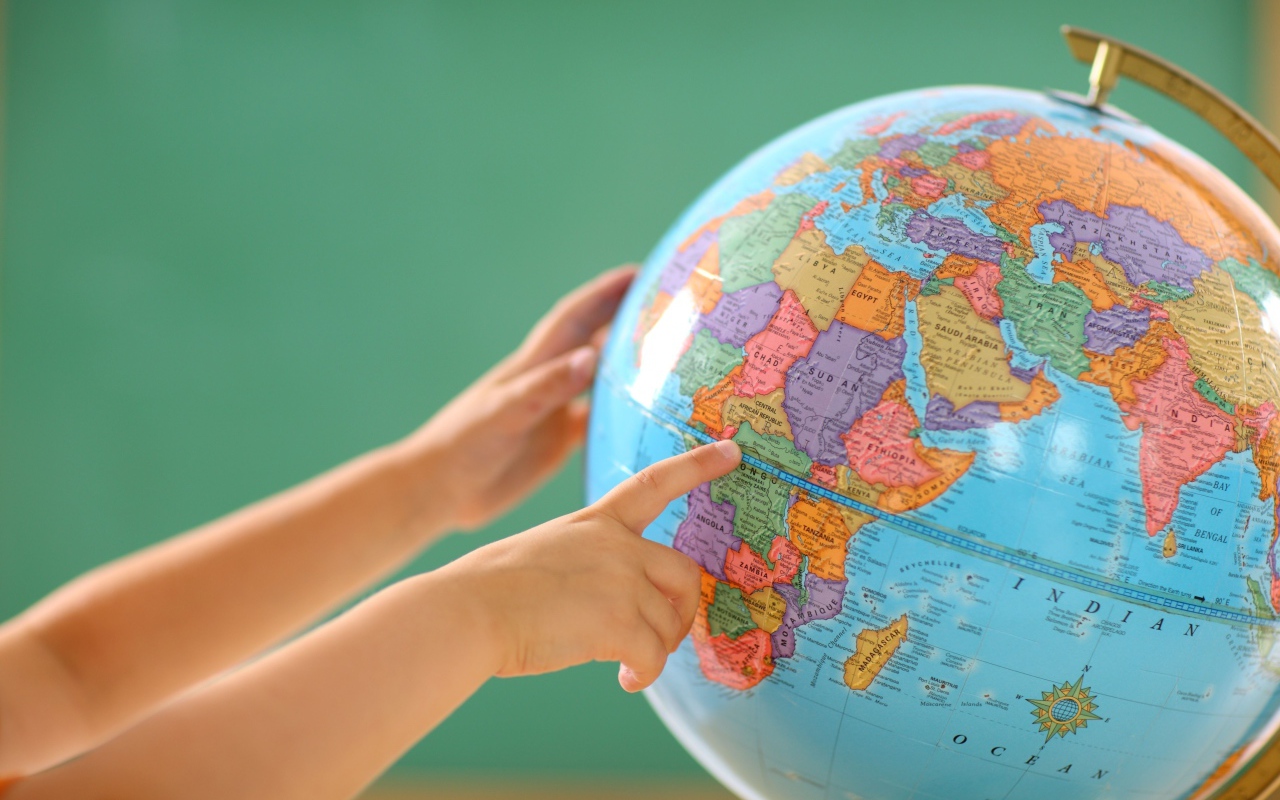 Большой глобус в школе