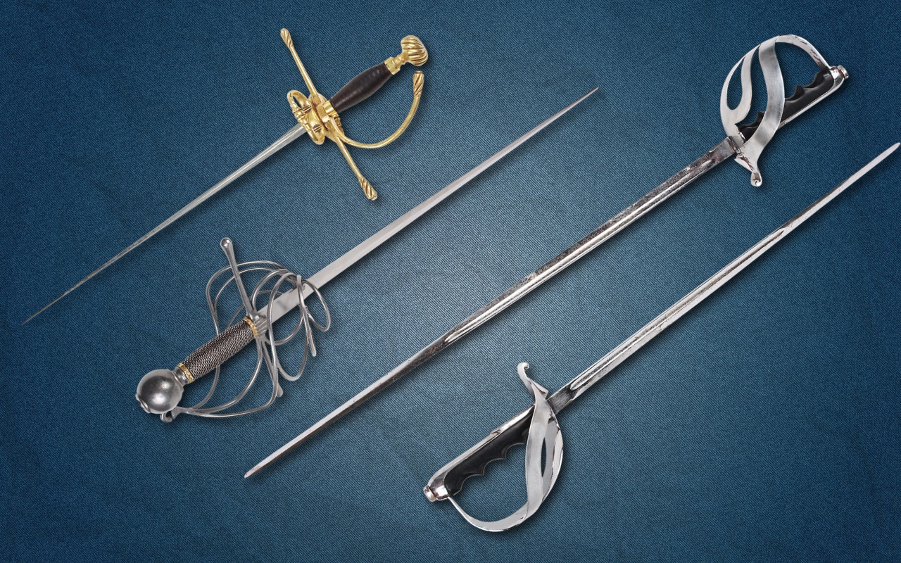 Шпаги и клинок на сером фоне