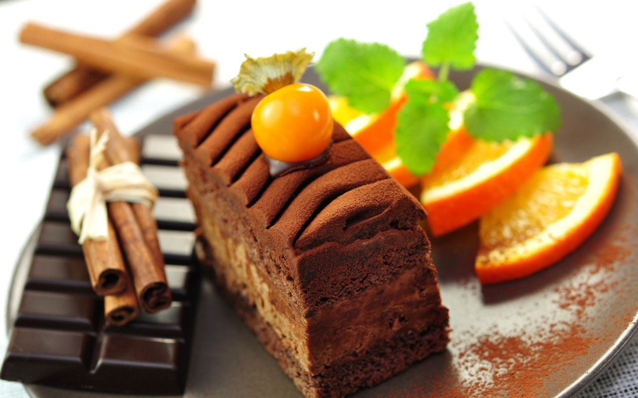 Шоколадное пирожное с корицей и шоколадом 