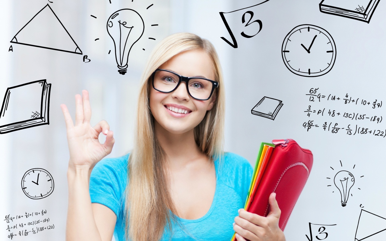 Красивая девушка ученица в очках 