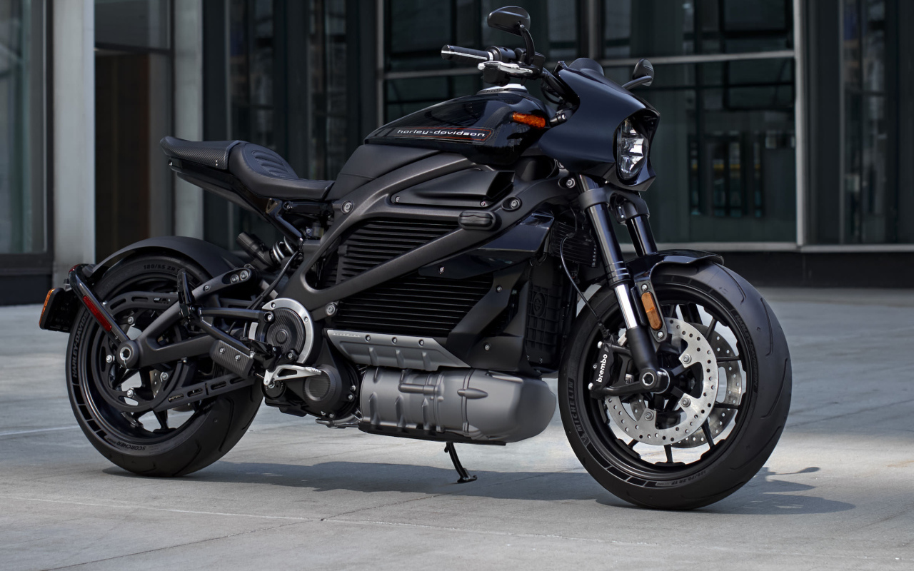 Черный мотоцикл Harley-Davidson LiveWire, 2021