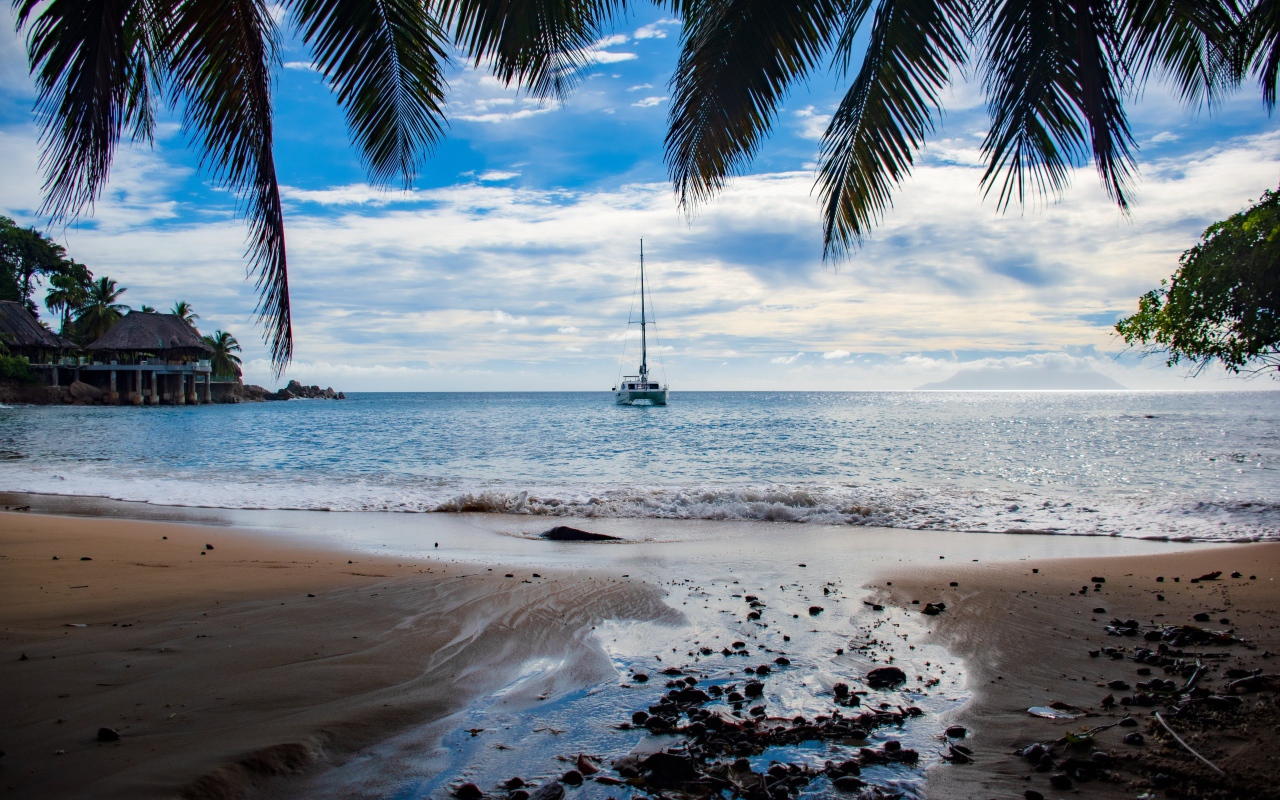 Красивый вид на море с тропического пляжа