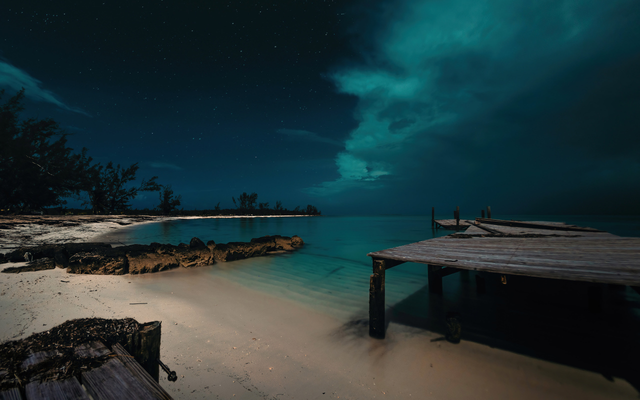 Млечный путь над тихим голубым морем