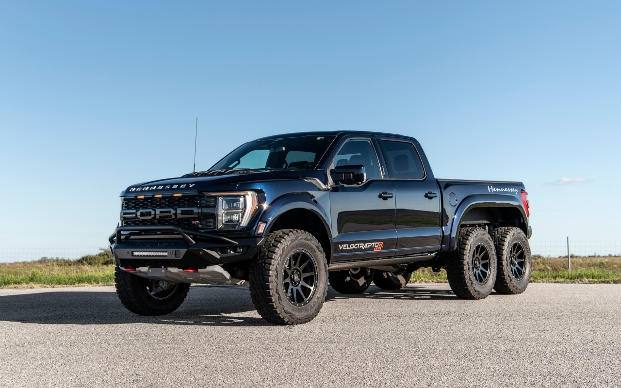 Черный джип Hennessey VelociRaptoR 6x6 2024 года