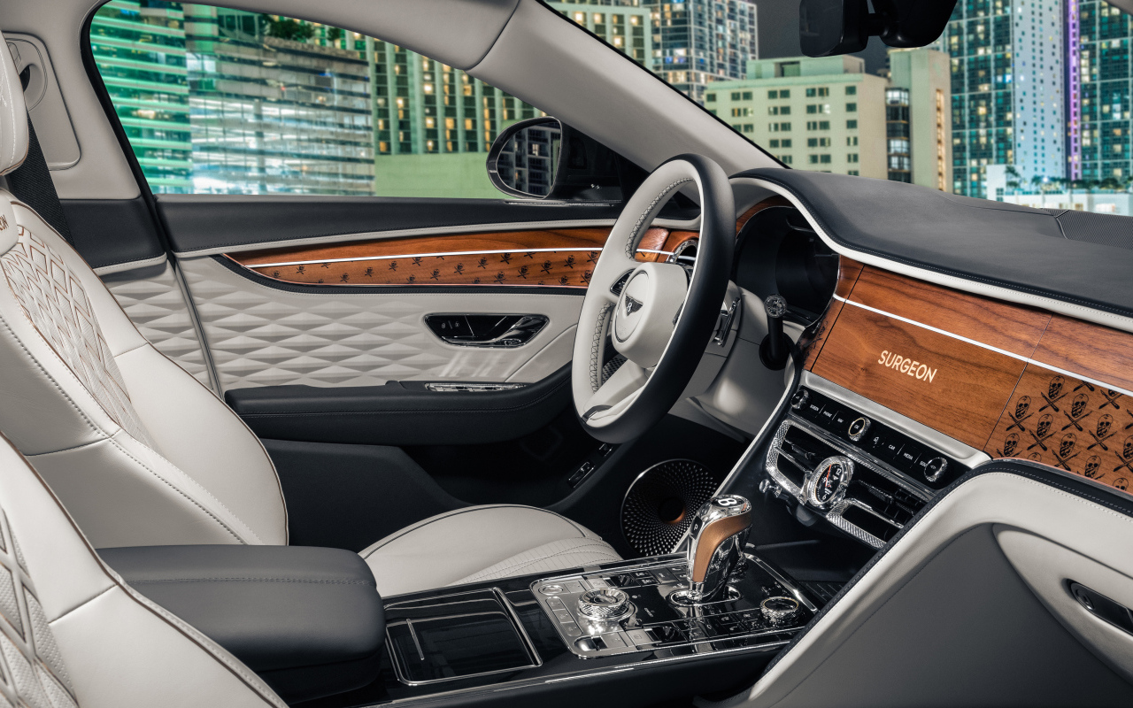 Дорогой кожаный салон автомобиля Bentley Flying Spur Hybrid The Surgeon 2022