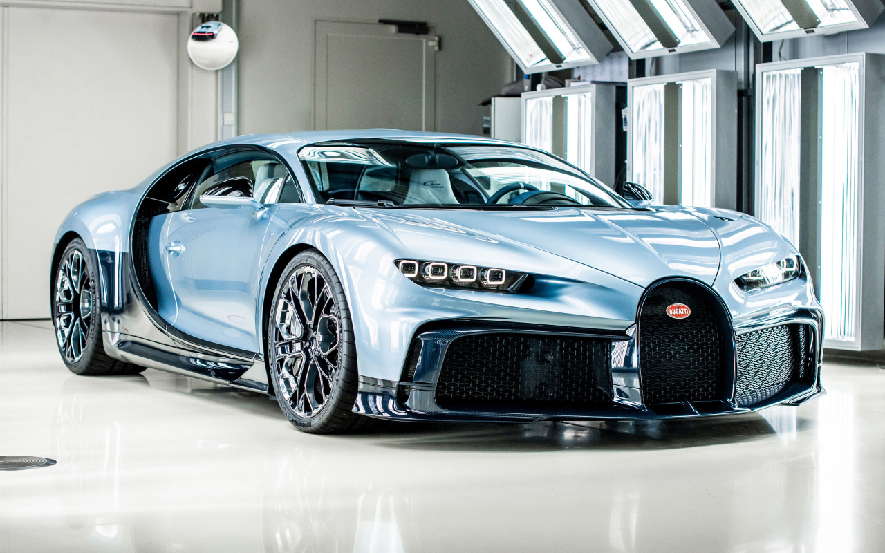 Быстрый дорогой автомобиль Bugatti Chiron