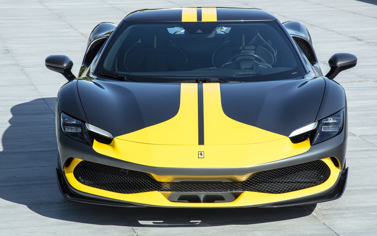 Спортивный автомобиль Ferrari 296 GTB Assetto Fiorano 2022  года вид спереди