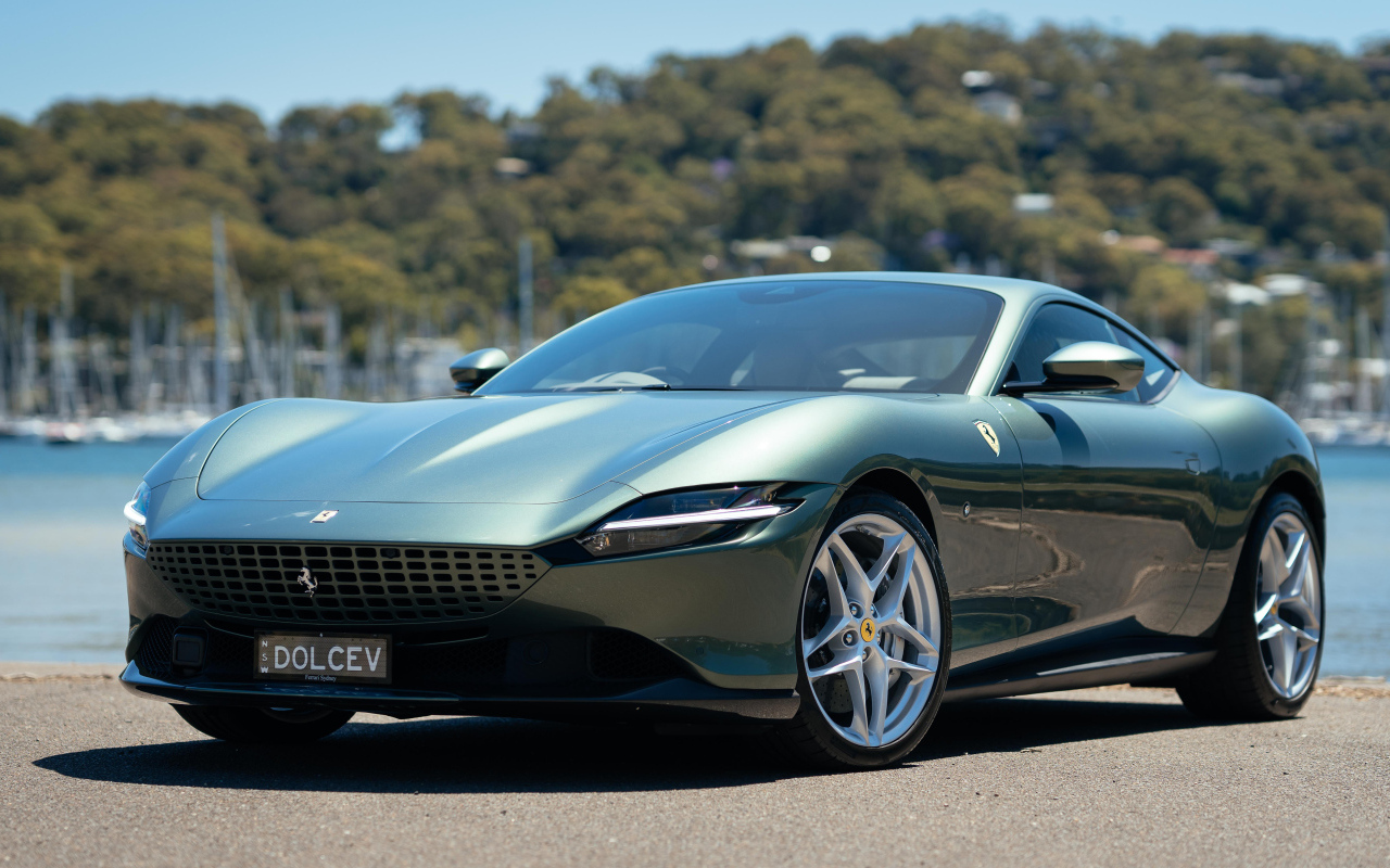 Автомобиль Ferrari Roma