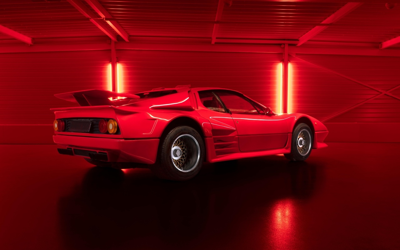 Вид сзади на автомобиль Koenig Ferrari 512 BB Twin Turbo By Pininfarina