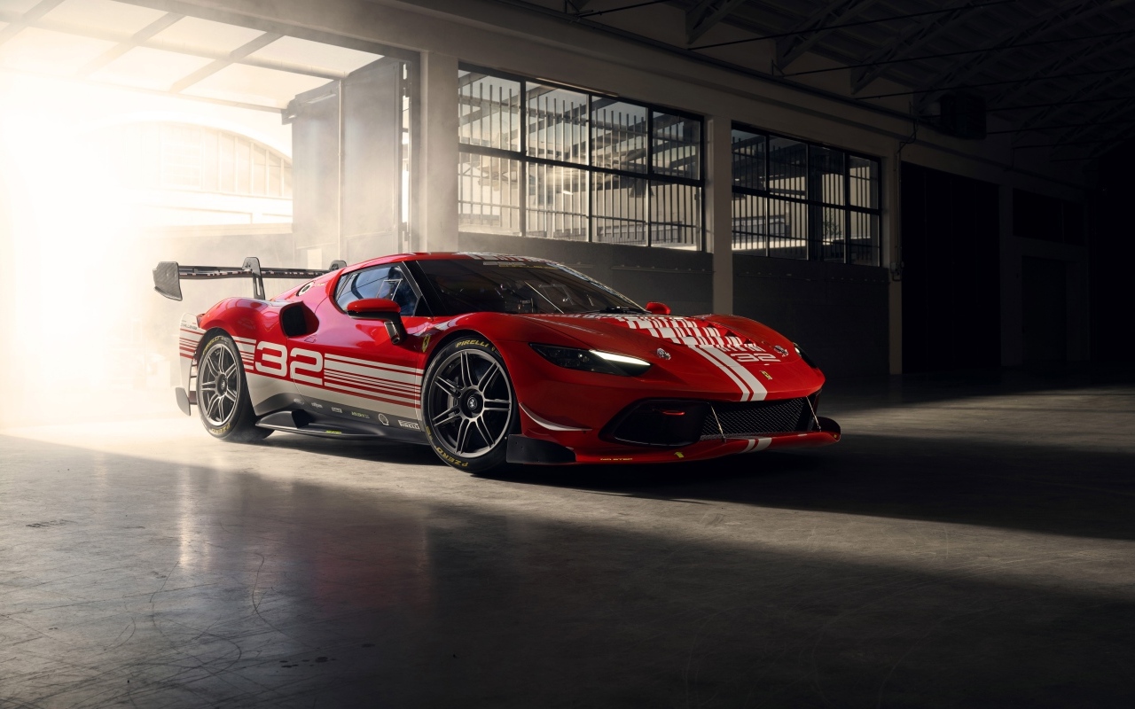 Красный быстрый автомобиль Ferrari 296 Challenge 2023