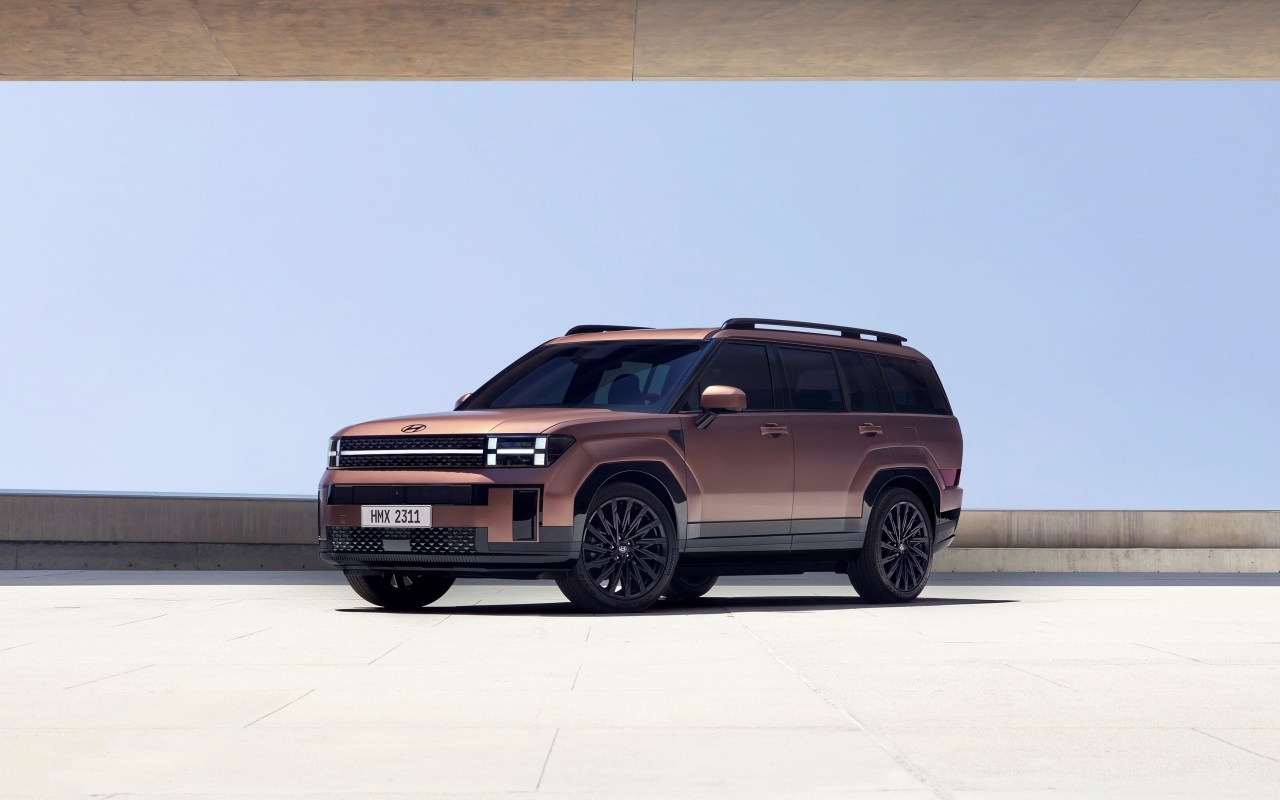 Автомобиль Hyundai Santa Fe 2024 года