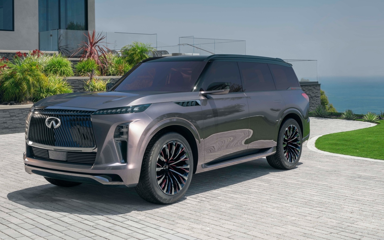 Серебристый внедорожник Infiniti QX Monograph