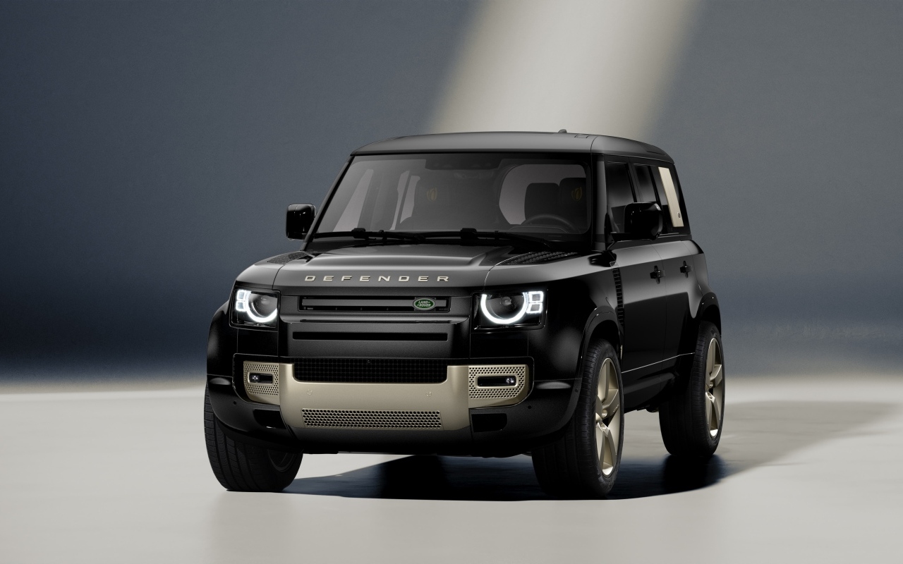 Черный внедорожник Land Rover Defender 110 Rugby World Cup 2023 года