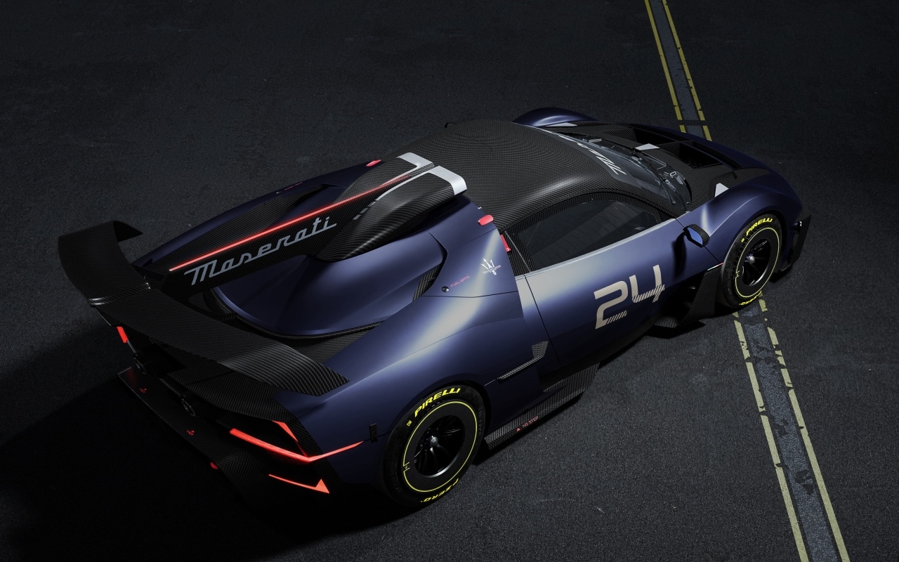 Вид сверху на автомобиль Maserati MCXtrema 2024 года