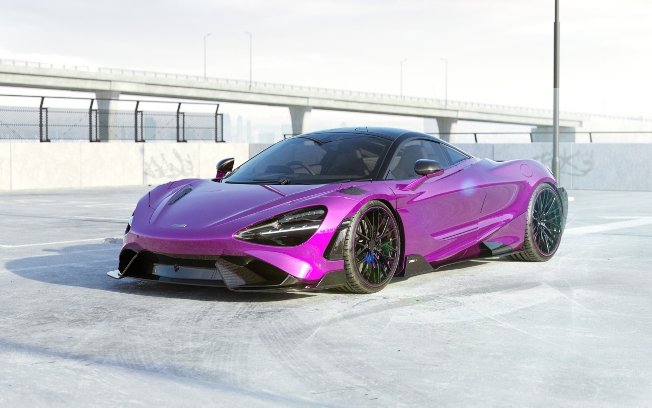 Сиреневый автомобиль McLaren 765LT