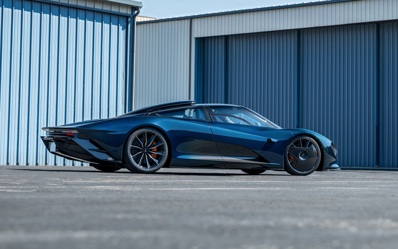 Стильный быстрый автомобиль McLaren Speedtail