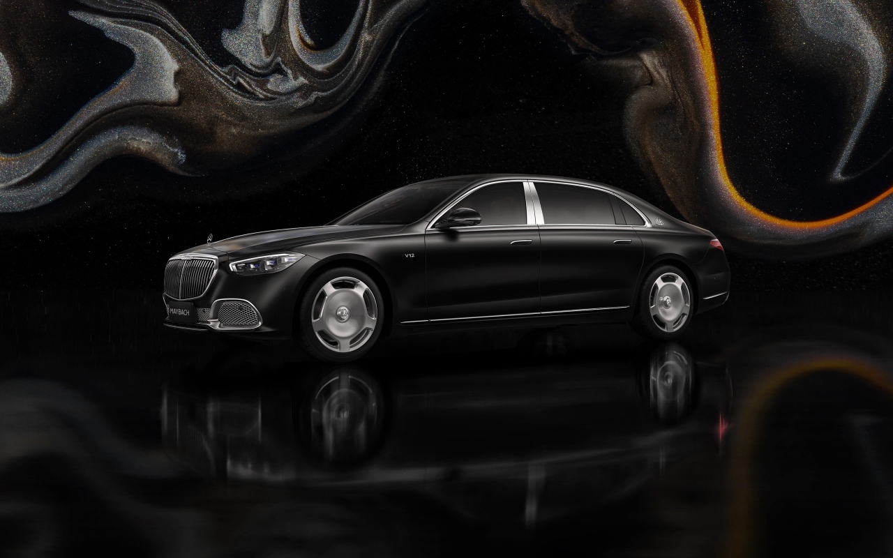 Черный автомобиль Mercedes MAYBACH S 680 4MATIC