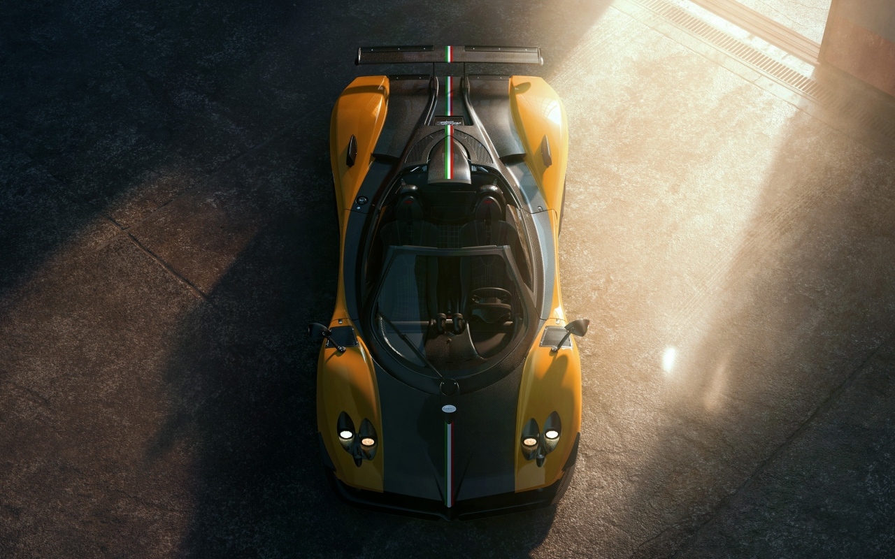 Вид сверху на автомобиль Pagani Zonda Cinque