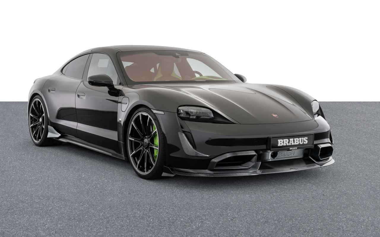 Черный Porsche Taycan Turbo S 2023 года