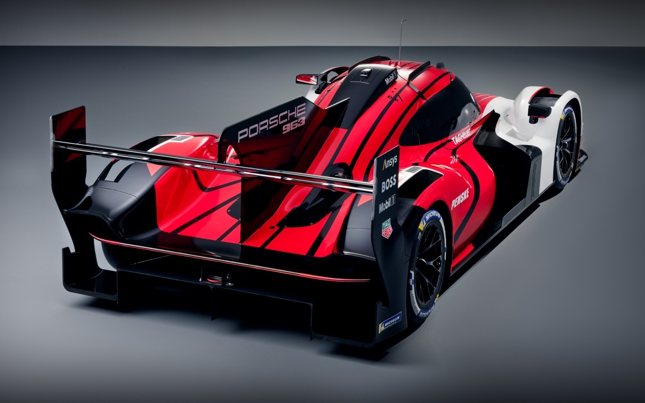 Быстрый гоночный автомобиль Porsche 963 Prototype