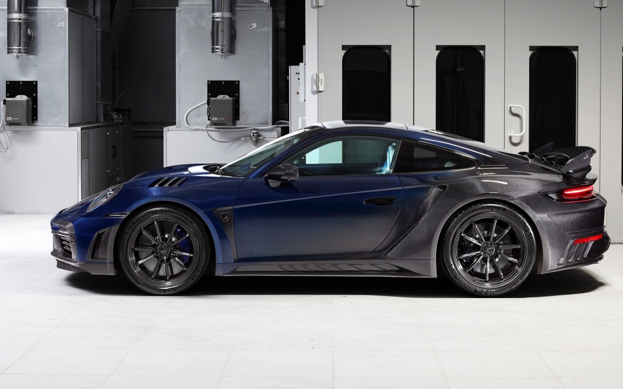 Вид сбоку на автомобиль Porsche 911 Turbo S Stinger GTR