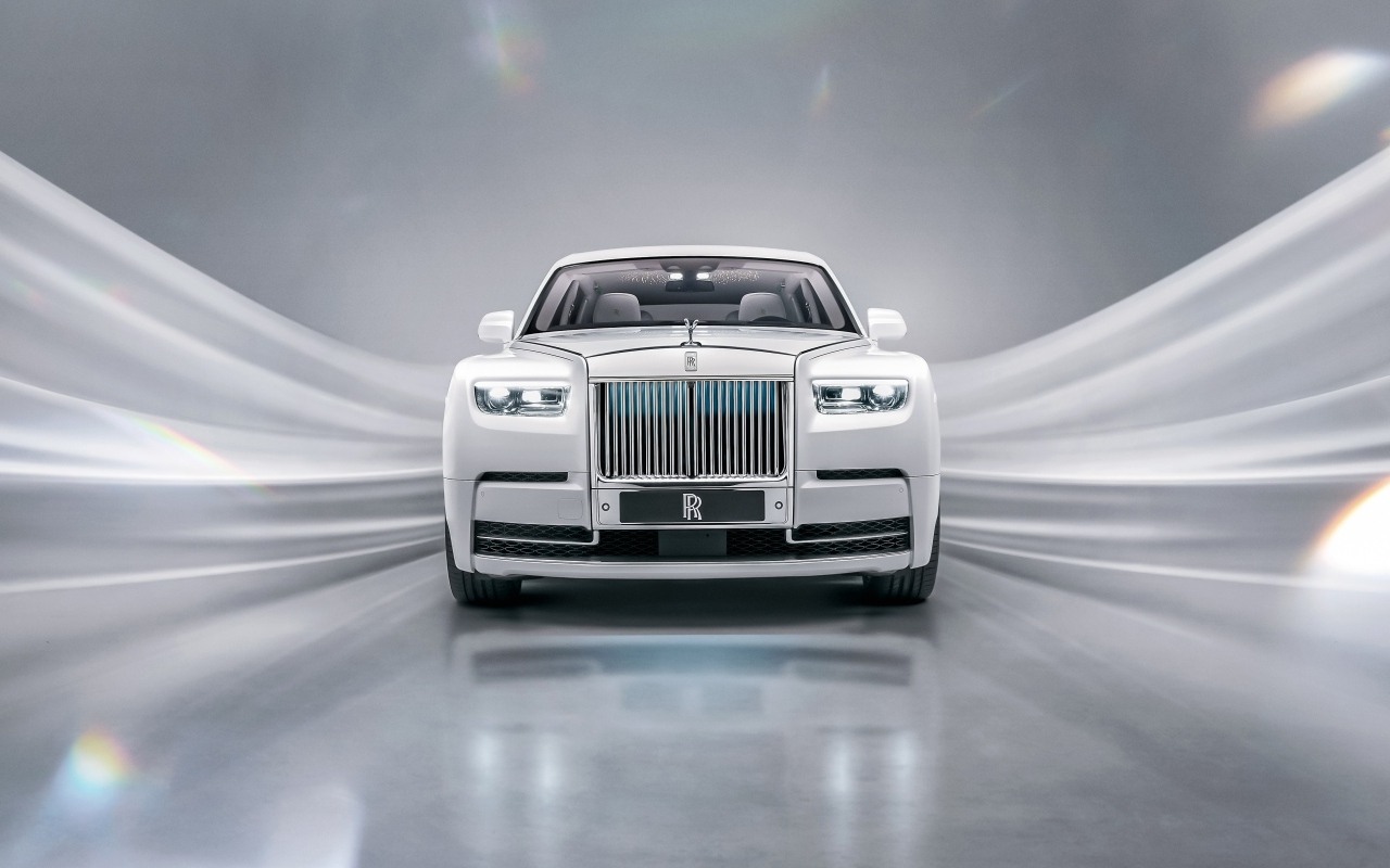 Автомобиль Rolls-Royce Phantom EWB Platino вид спереди