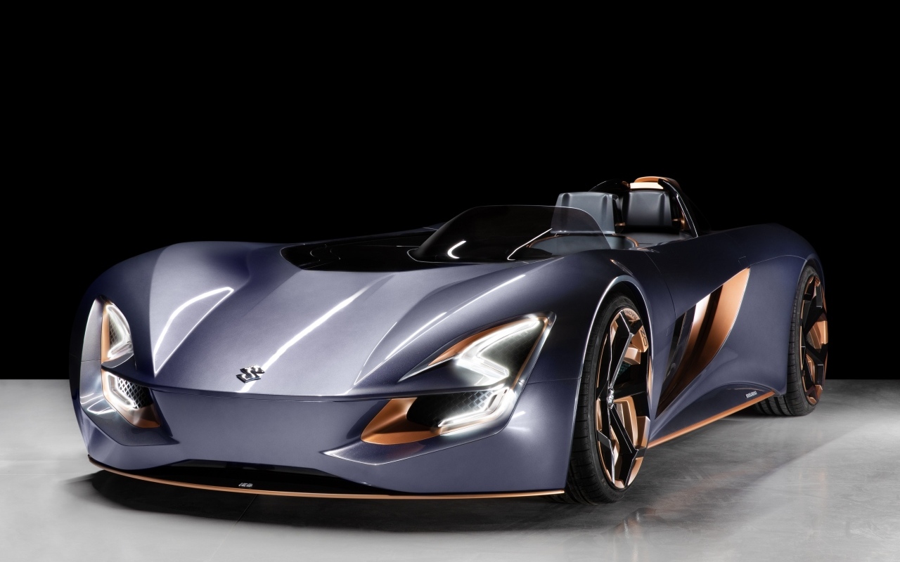 Автомобиль Suzuki Misano  на черном фоне