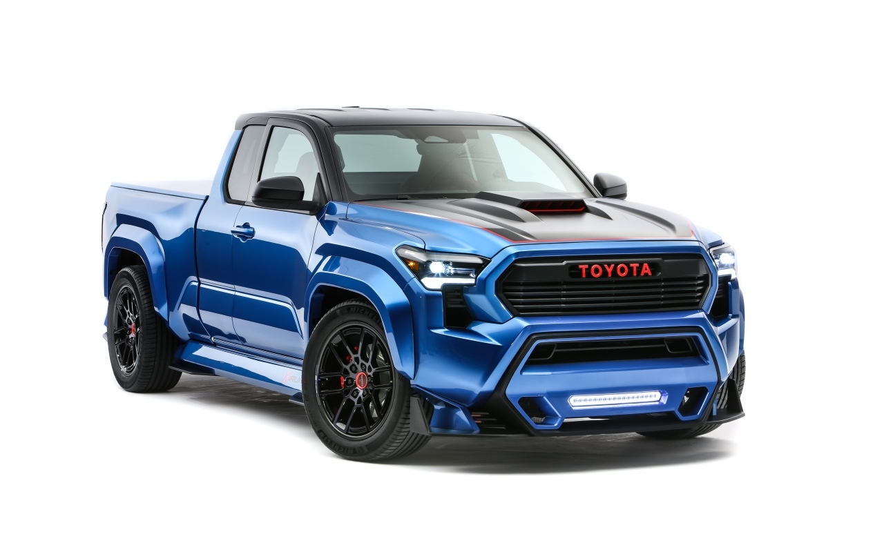 Синий пикап Toyota Tacoma X-Runner  на белом фоне