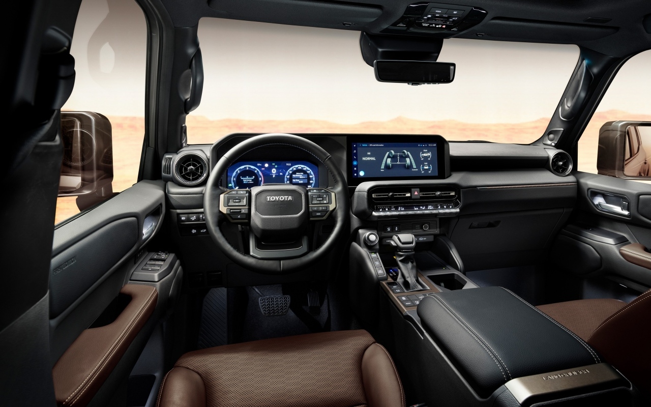 Салон автомобиля Toyota Land Cruiser First Edition 2023 года