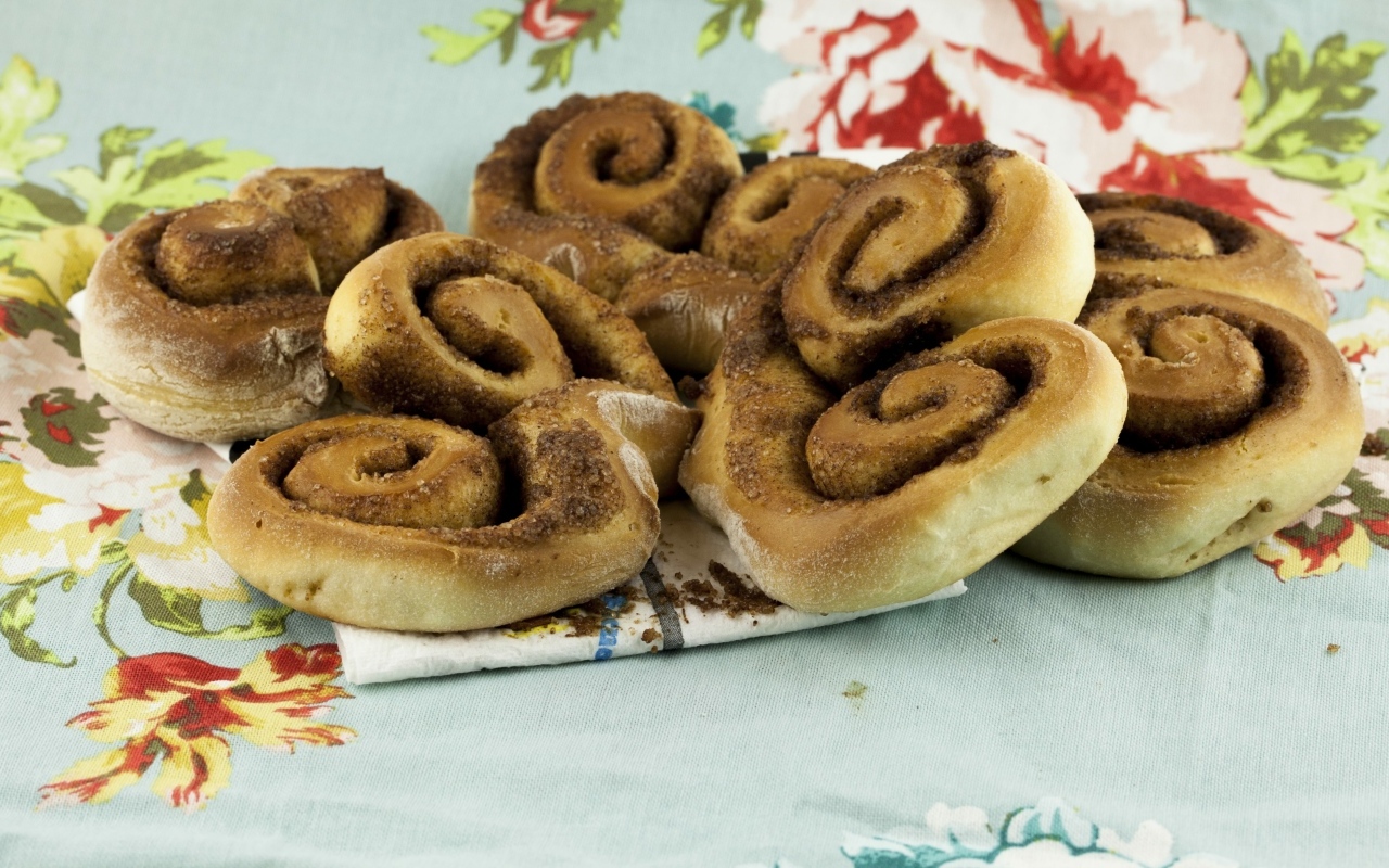 Сладкие рулеты с корицей