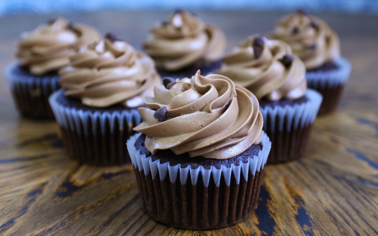 Маффины с кремом и шоколадной крошкой