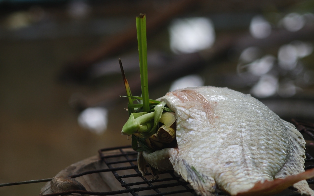 Рыба фаршированная зеленью на гриле