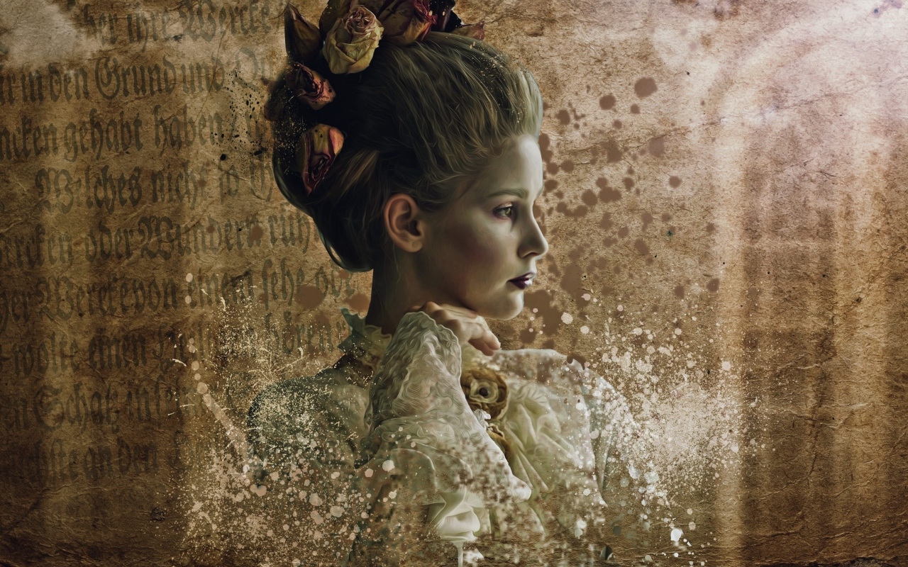 Девушка  в старинном костюме 