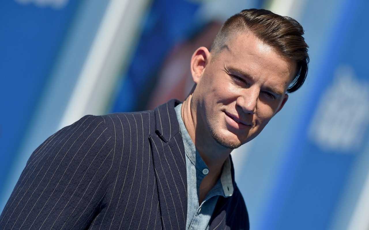 Актер Ченнинг Татум в костюме