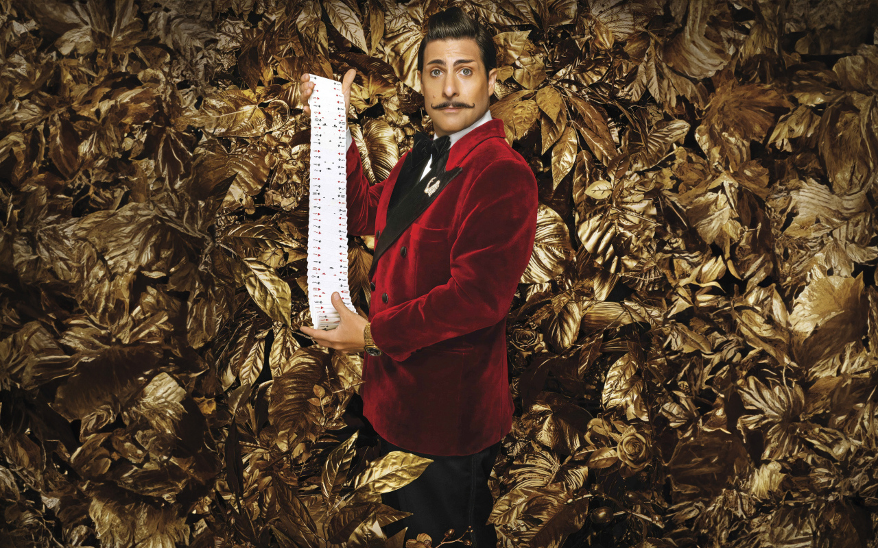 Актер Джейсон Шварцман в фильме Голодные игры: Баллада о змеях и певчих птицах, 2023