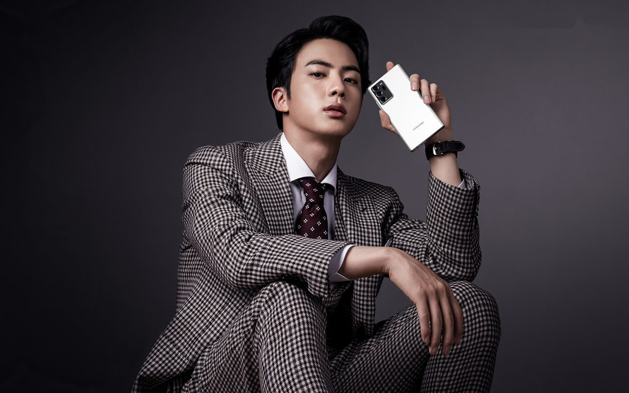 Участник группы BTS Jin