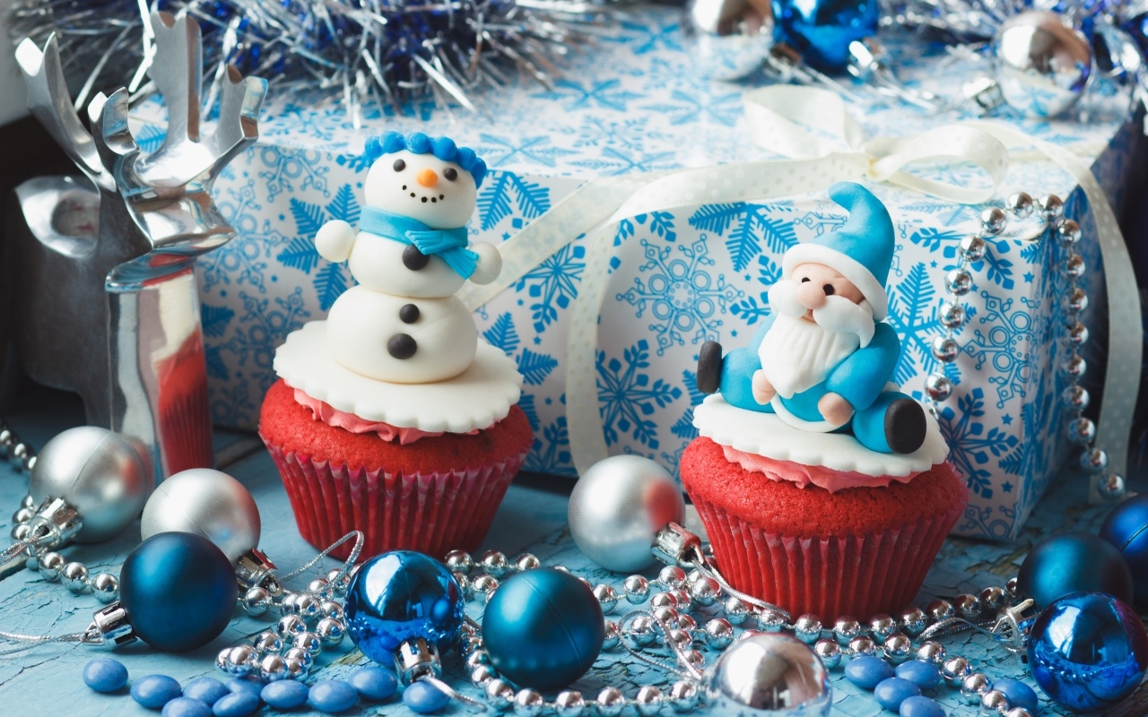 Красивые новогодние кексы с подарками и игрушками