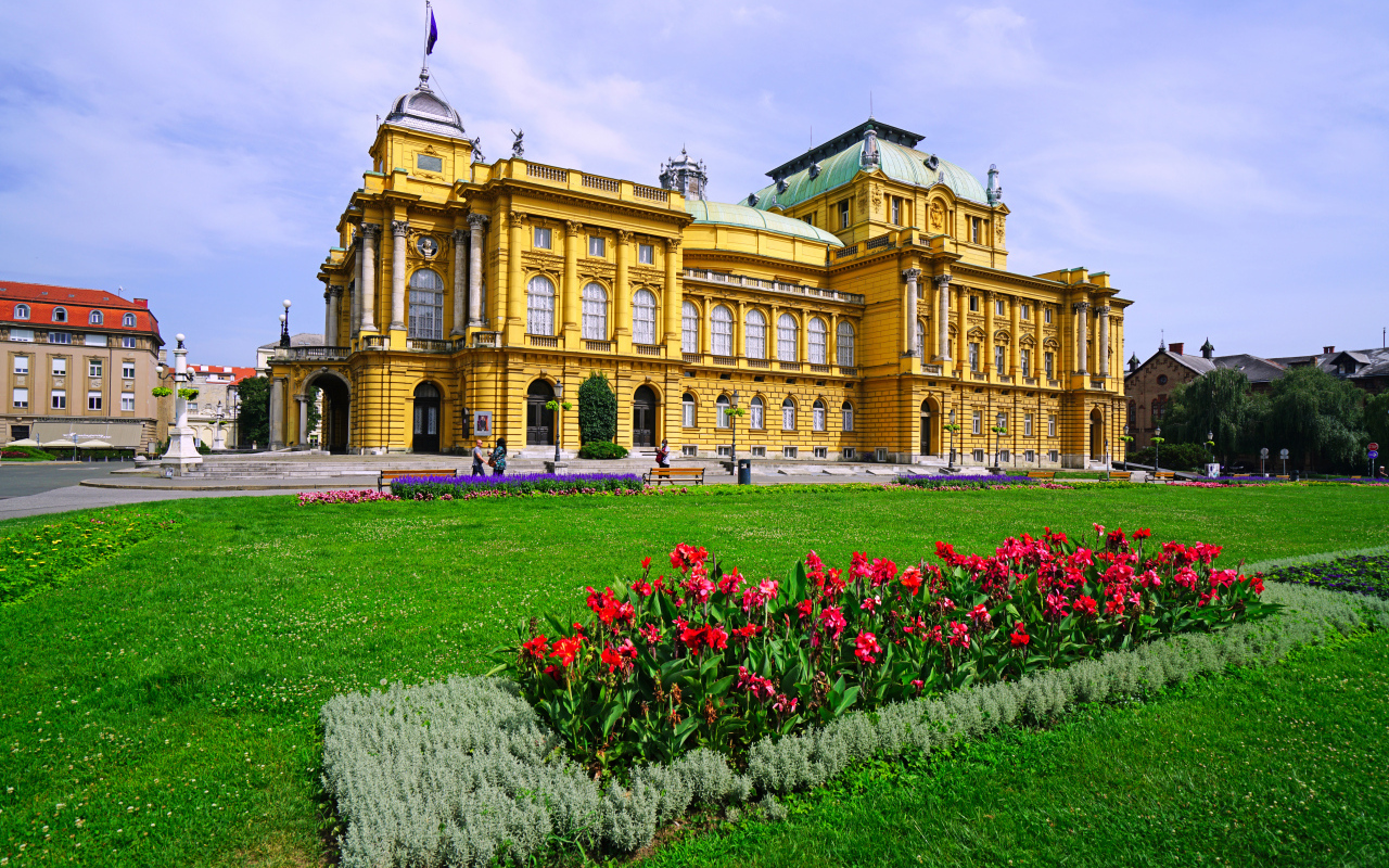 Красивый Хорватский национальный театр