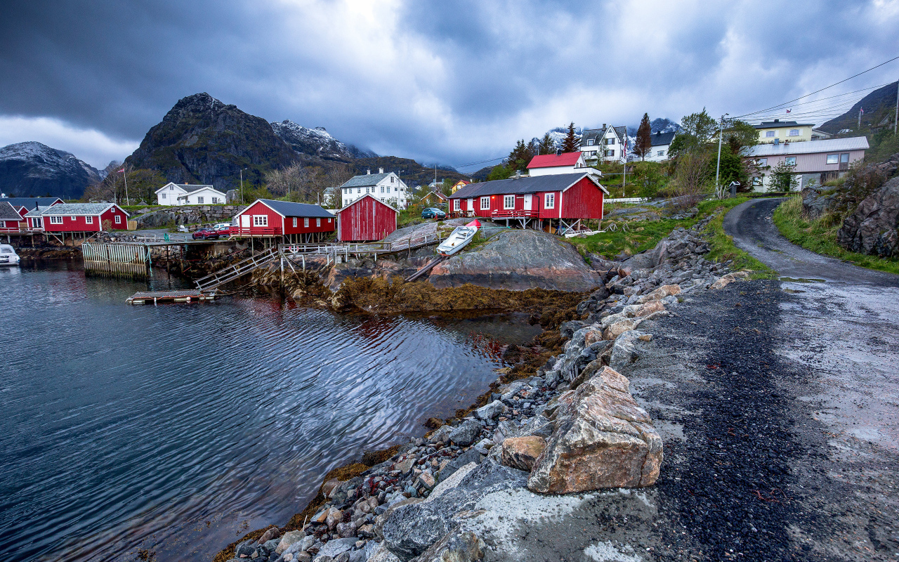 Дома на берегу залива, Лофотенские острова Норвегия