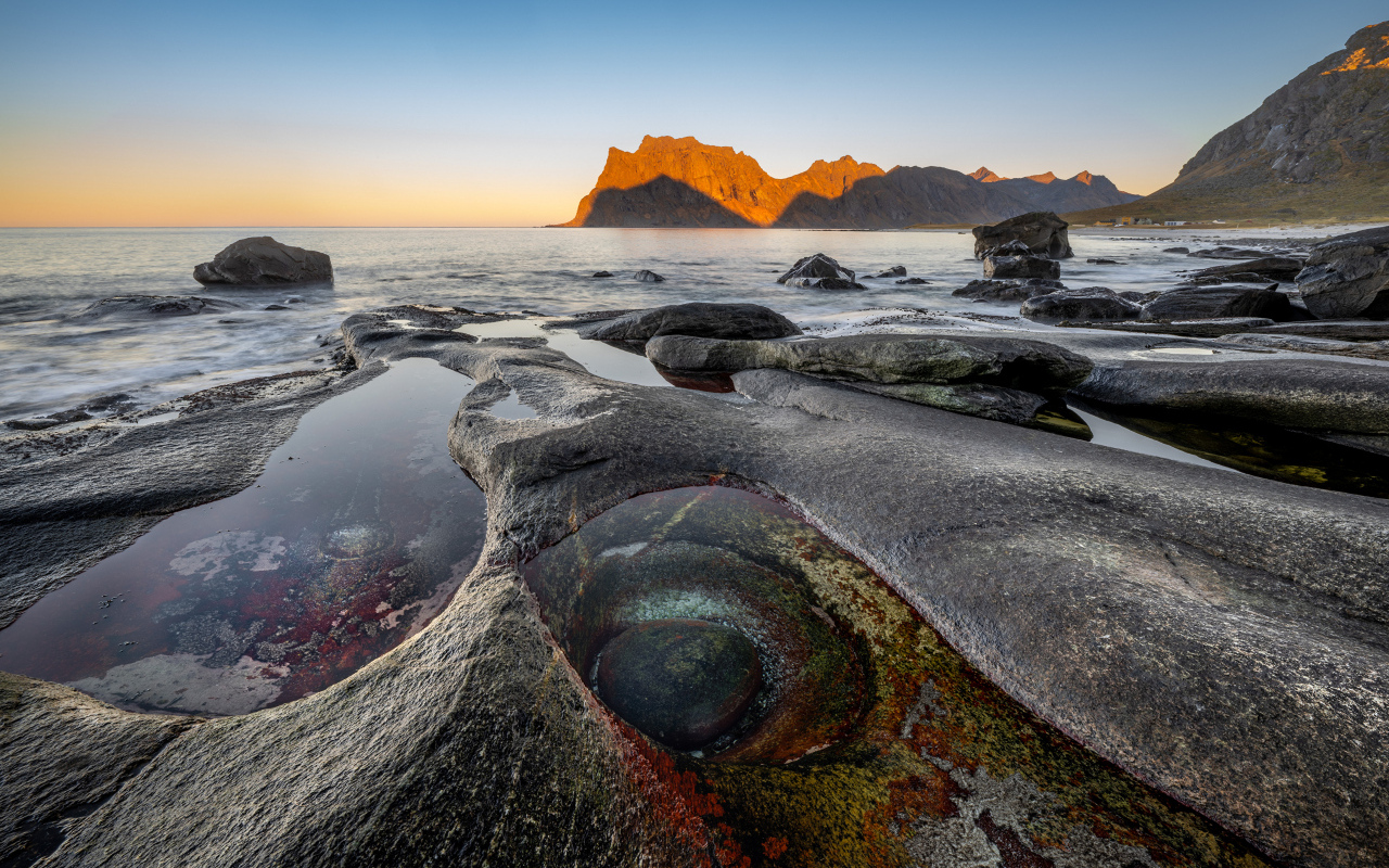 Каменный берег Лофотенских островов, Норвегия
