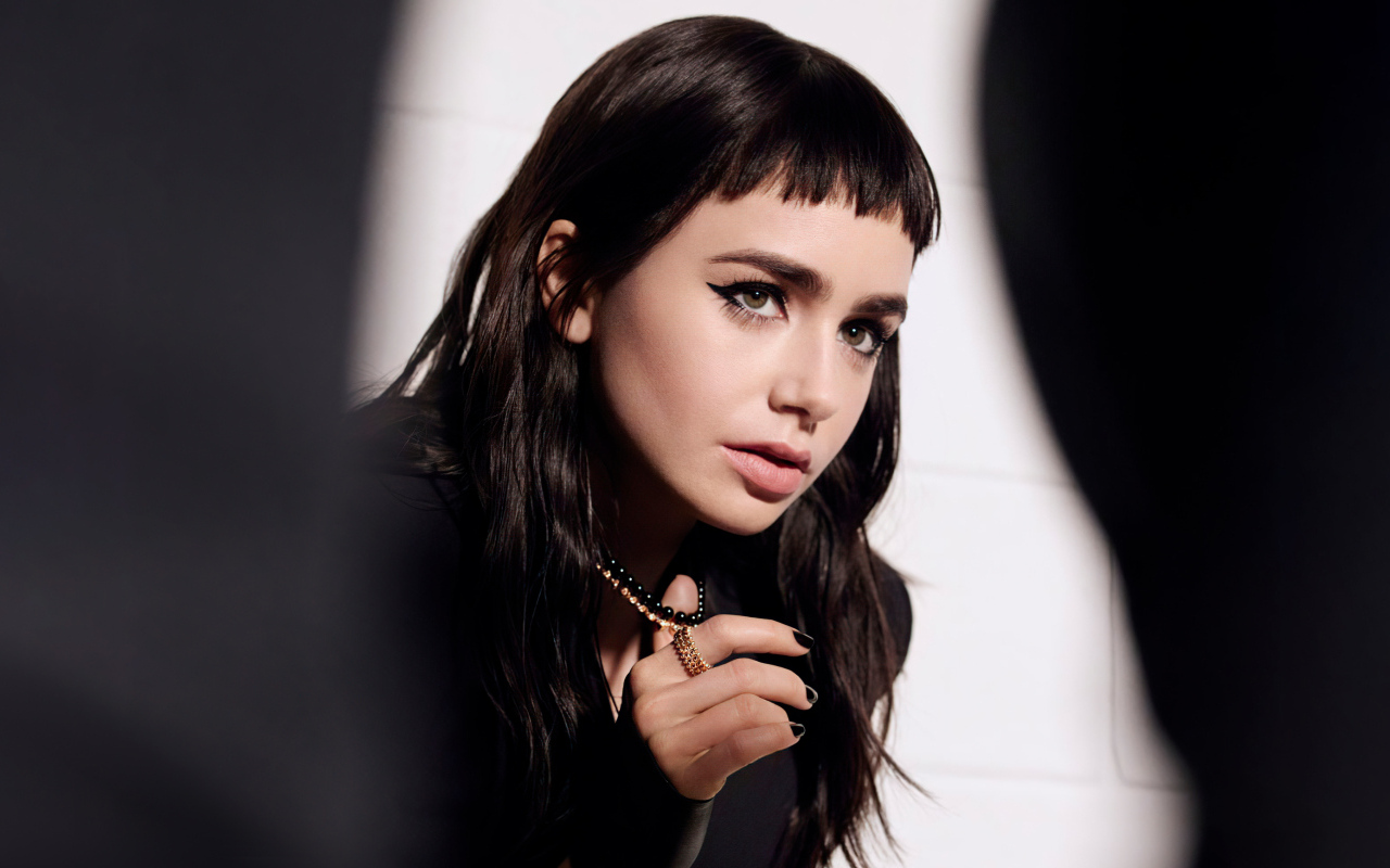 Красивые глаза у актрисы Лили Коллинз