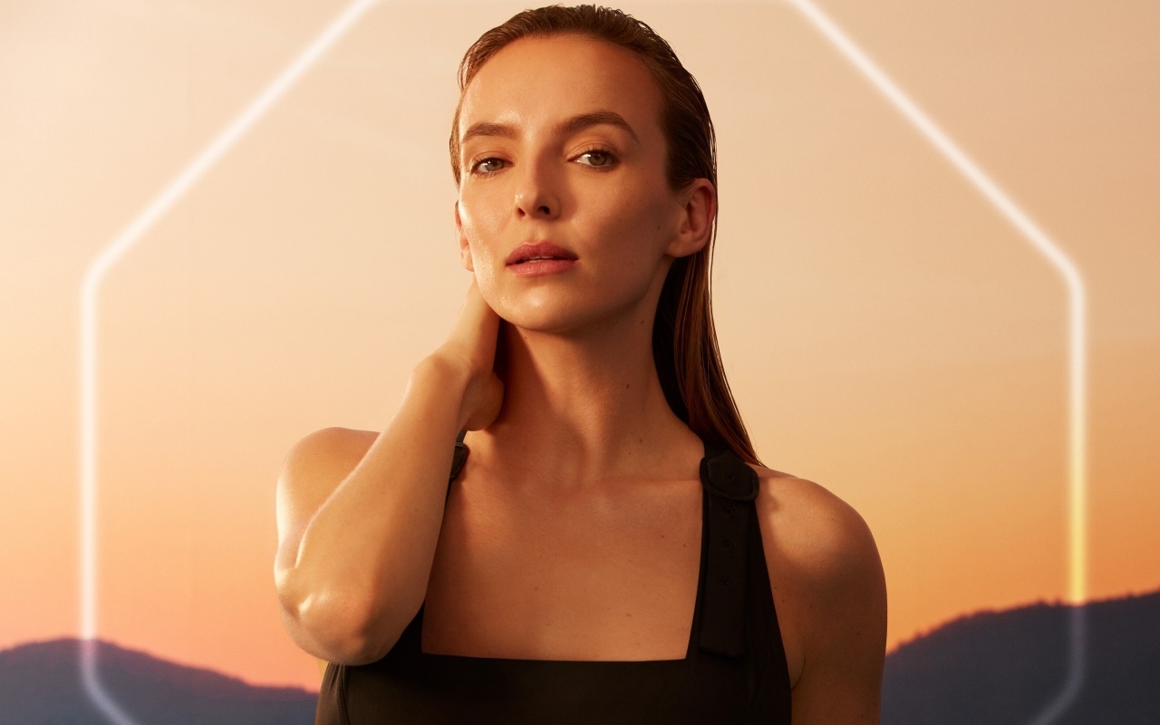 Красивая женщина актриса Джоди Комер