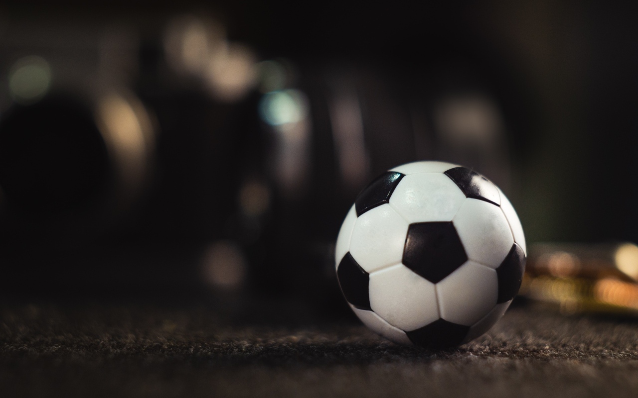 Футбольный мяч крупным планом