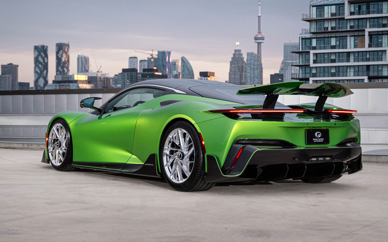 Зеленый автомобиль Pininfarina Battista Furiosa Package вид сзади