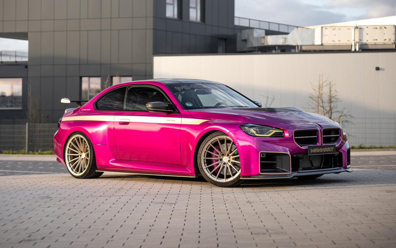 Розовый автомобиль Manhart MH2 GTR II 2024  года