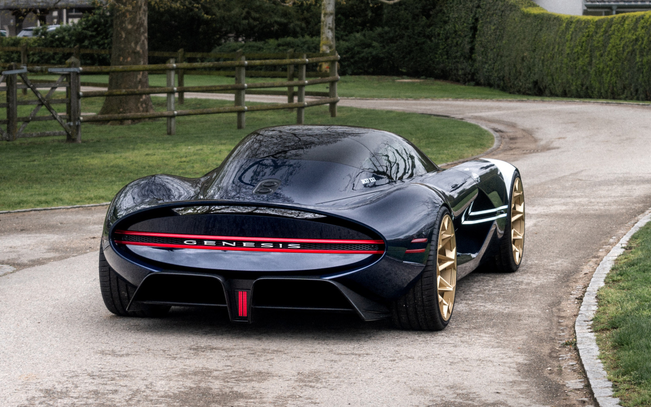 Вид сзади на черный дорогой автомобиль Genesis X Gran Berlinetta Tribute 2024  года