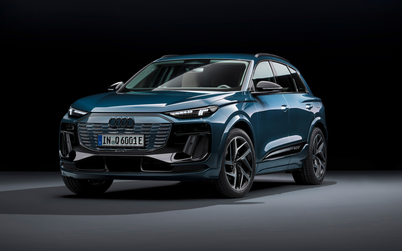 Вид спереди на автомобиль Audi Q6 E-Tron Quattro S Line 2024 года