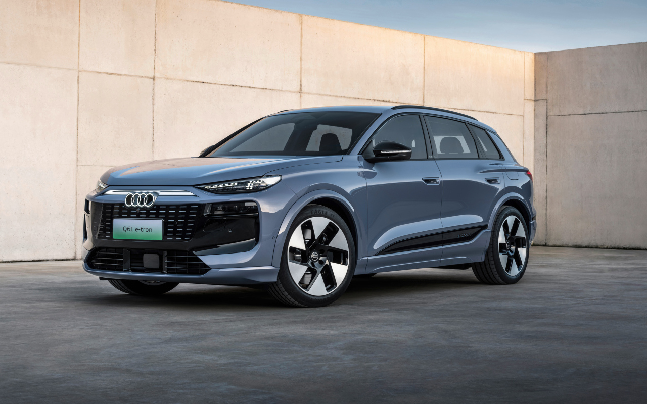 Серебристый автомобиль Audi Q6L E-Tron Quattro S Line 2024 года